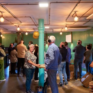 Wat een week… ✨
We kijken terug op een jubileum om nooit te vergeten. Een week lang stond De Watertoren in het teken van verhalen, smaken en samenzijn.

Iedere dag ontvingen we lieve gasten, nieuwe gezichten en vrienden die speciaal langskwamen om dit bijzondere moment mee te vieren. De toren bruiste van energie, gezelligheid en mooie ontmoetingen. 🍷🌿

Van de eerste bubbels bij aankomst tot de laatste toast hoog boven de stad. De audiotour nam iedereen mee terug in de tijd, terwijl in het restaurant de mooiste gerechten en wijnen werden gedeeld.

Dankjewel aan iedereen die erbij was, proostte, lachte en herinneringen maakte met ons. 💛
Op naar de volgende 10 jaar! 🥂✨