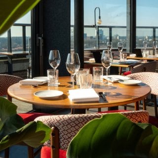 Kom genieten van de smaken van het seizoen bij Restaurant De Watertoren 🌱

Lunch – vrijdag t/m zondag | 12:00 – 15:30 uur
Diner – maandag t/m zondag | 17:30 – 00:00 uur

Ga voor het Watertorenmenu en laat je verrassen. Lievere keuze? Á la carte kan ook. Wij koken, jij geniet. 😉