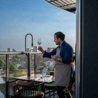 Elk glas verdient aandacht. Onze sommelier zorgt ervoor dat het jouwe perfect is.
