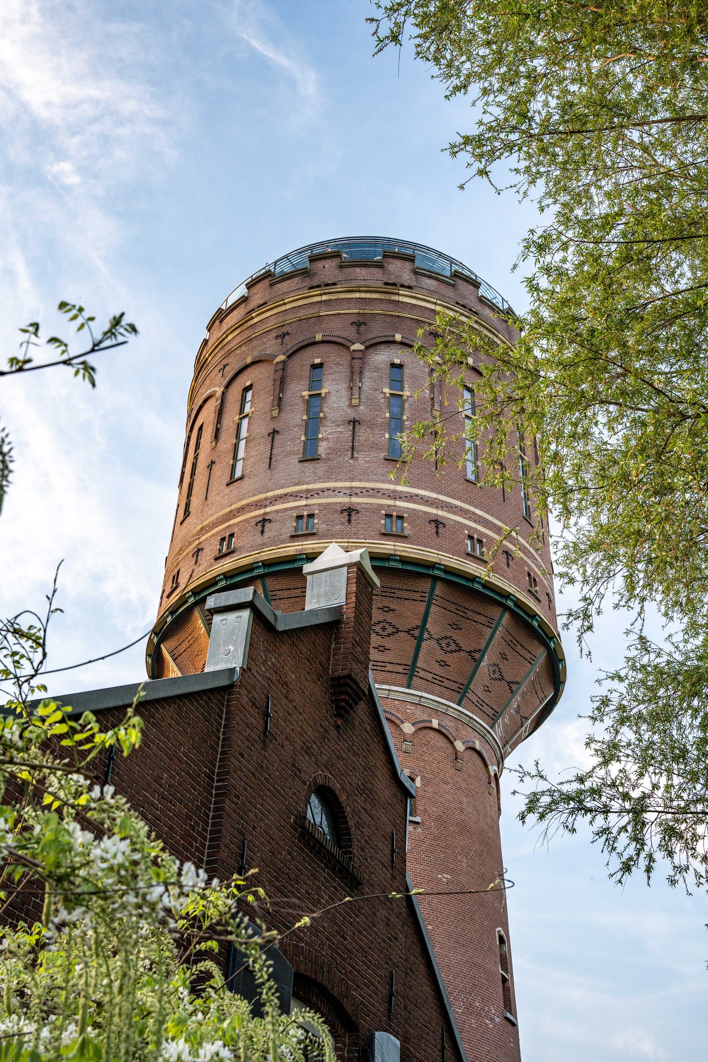 Wist je dat… onze Watertoren maar liefst 37 meter hoog is? ✨
Geen wonder dat het uitzicht zo bijzonder is.